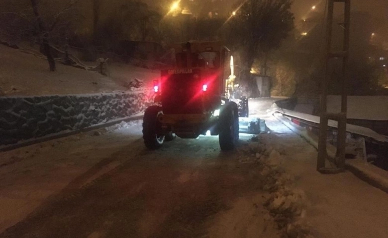 Muş’ta Kar yağışı yolları kapattı, Artvin’de 78 köy yolu ulaşıma kapandı