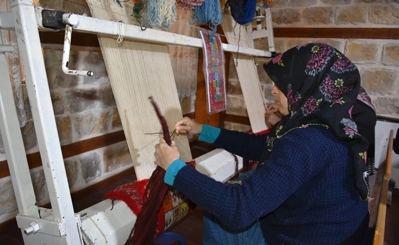 Kahramanmaraş’ın kültürel mirası halılara işleniyor