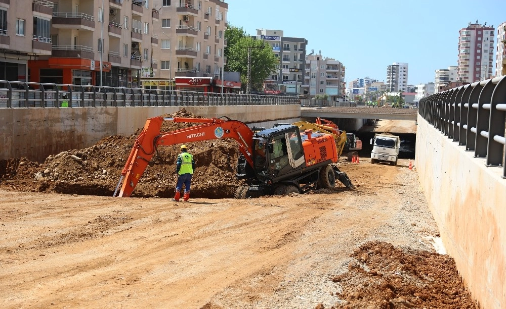 Anıt Katlı Kavşağında Çalışmalar Yeniden Başladı