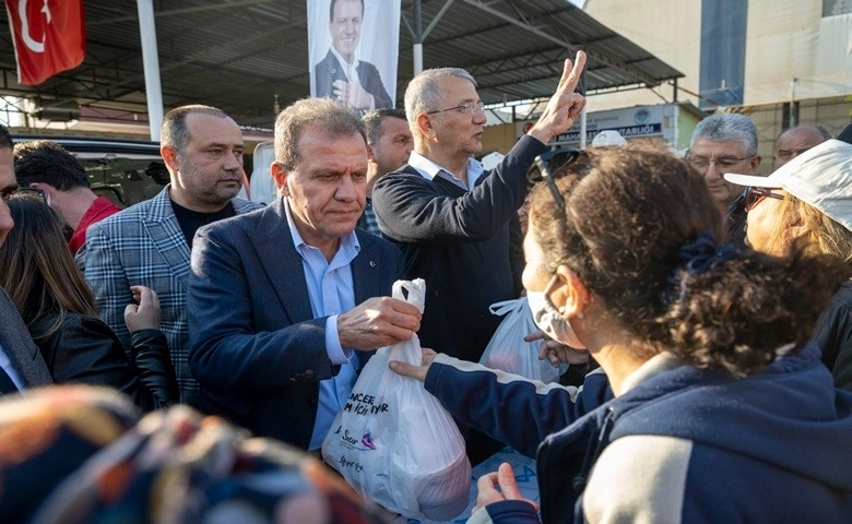 Seçer Mezitli'de esnaf ve vatandaşlarla bir araya geldi