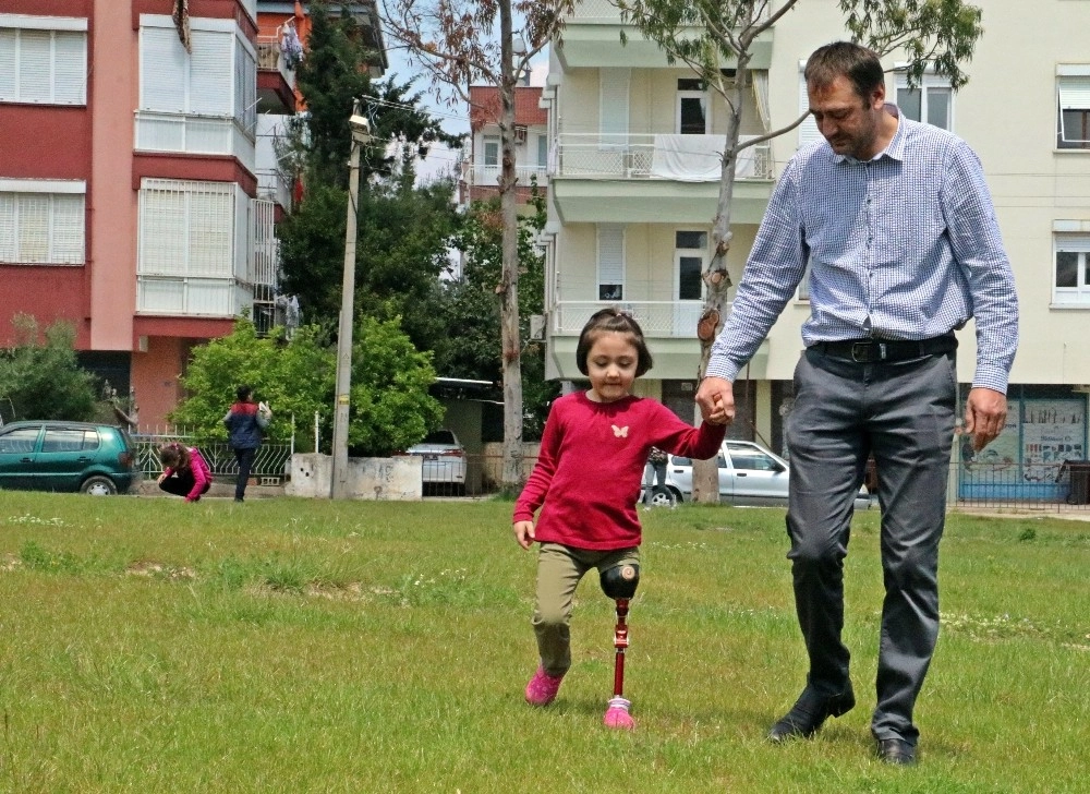 Babasının 150 Tlye Kurduğu Düzenekle Yürümeyi Öğrendi, Şimdi Koşmak İstiyor