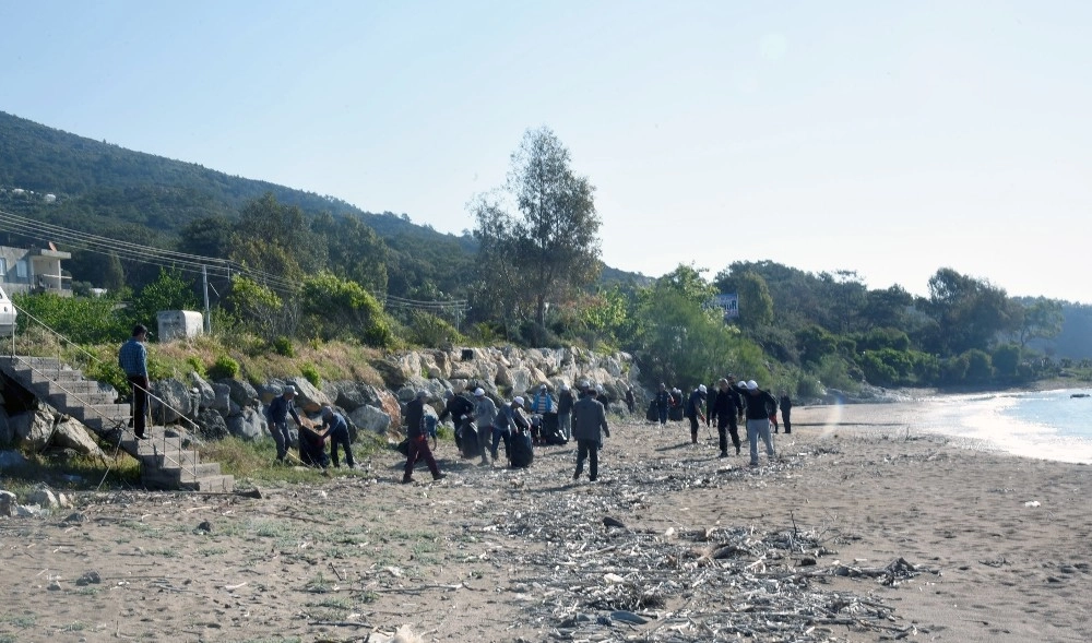 Mahkumlardan Sahil Temizliği