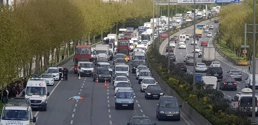 Üst Geçit Yerine Yolu Kullanarak Karşıya Geçmeye Çalışınca Feci Şekilde Can Verdi