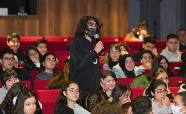 Fadıloğlu Öğrencilerle kariyer günlerinde buluştu