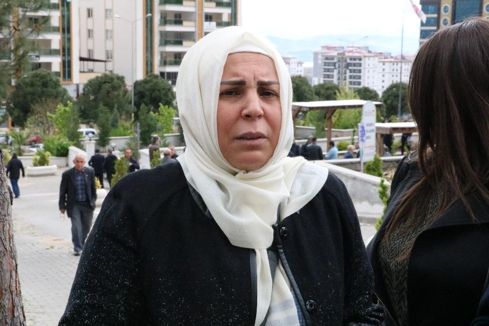 Gülefer Yazıcıoğlu: "10 Yıldır Gidiyoruz Geliyoruz Bir Arpa Boyu Yol Kat Edemiyoruz"