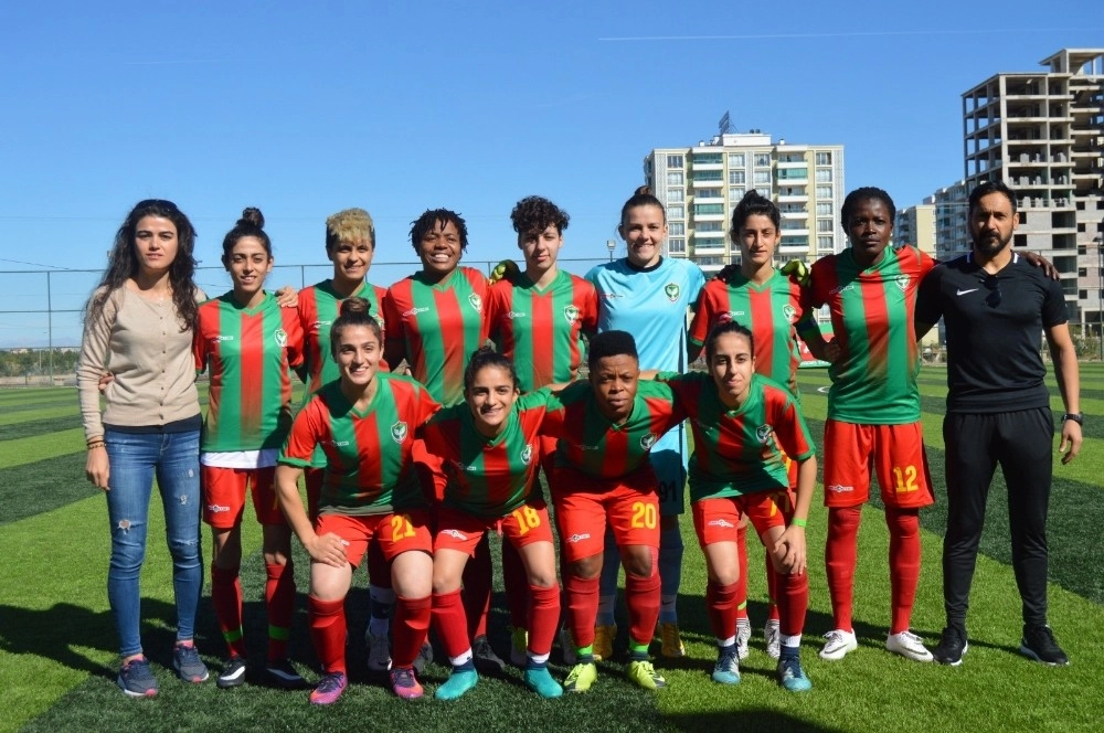 Amed Sportifin Kadın Futbolcular Rahatladı