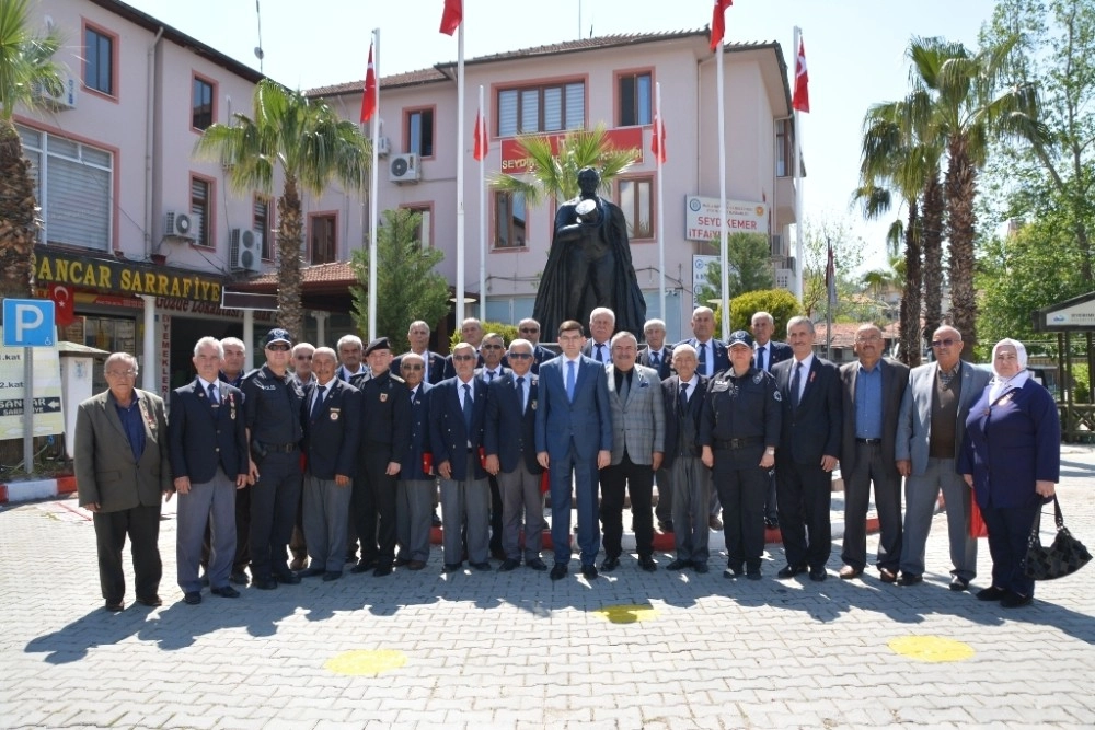 Seydikemerde Kıbrıs Gazileri İçin Madalya Töreni