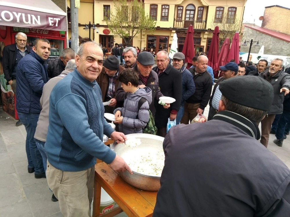 Berat Kandilinde Esnaf Dayanışması