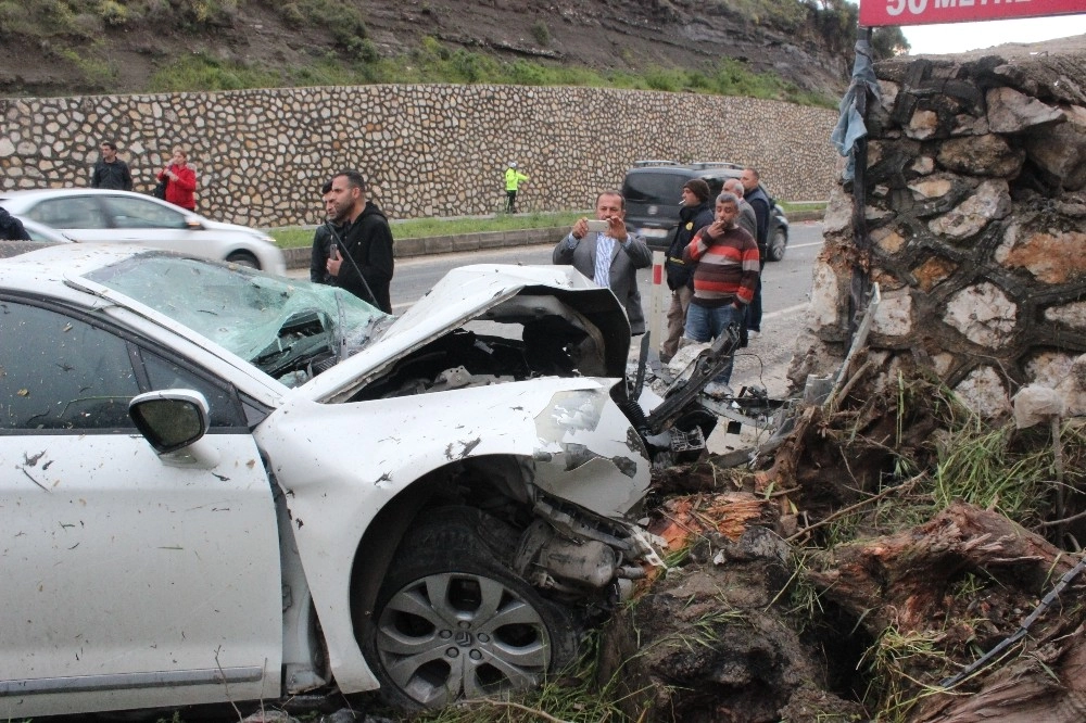 Hatayda Trafik Kazası: 3 Yaralı