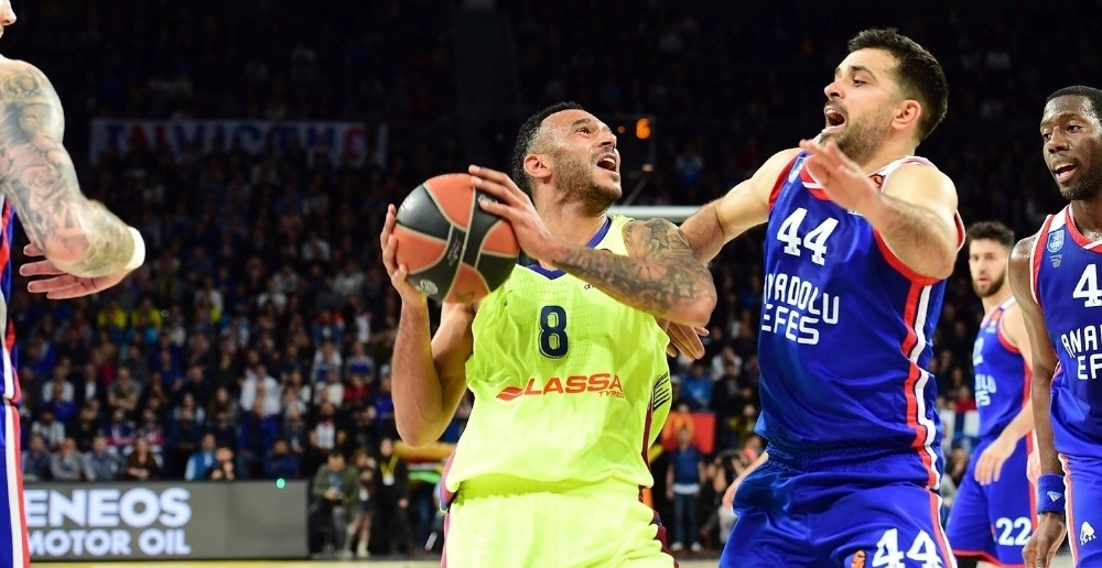 Thy Euroleague: Anadolu Efes: 72 - Barcelona Lassa: 74