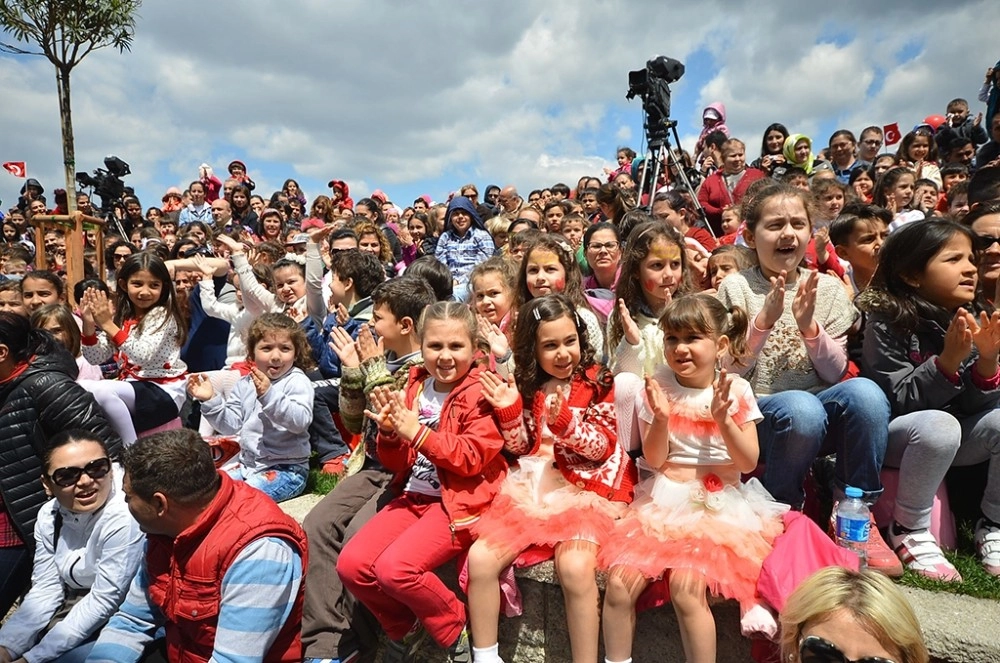 İzmirde 23 Nisan, Kültürpark Ve 6 İlçede Kutlanacak