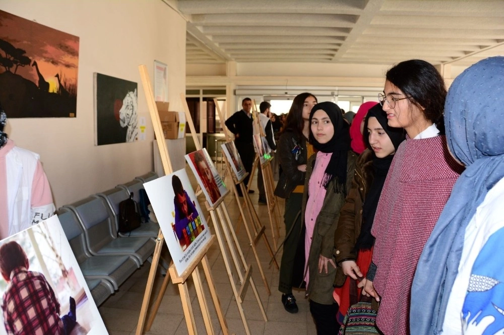 Düde Otizmli Çocuklar Konulu Fotoğraf Sergisi Açıldı