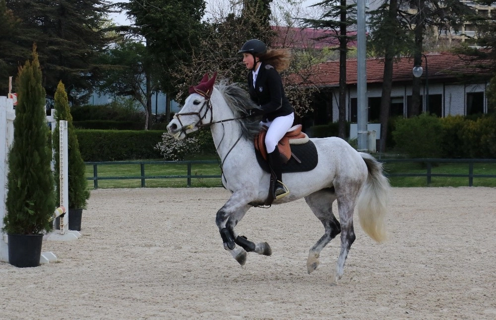 Atlı Spor Kulübünden Çocuklar İçin Eğlenceli 23 Nisan Etkinliği