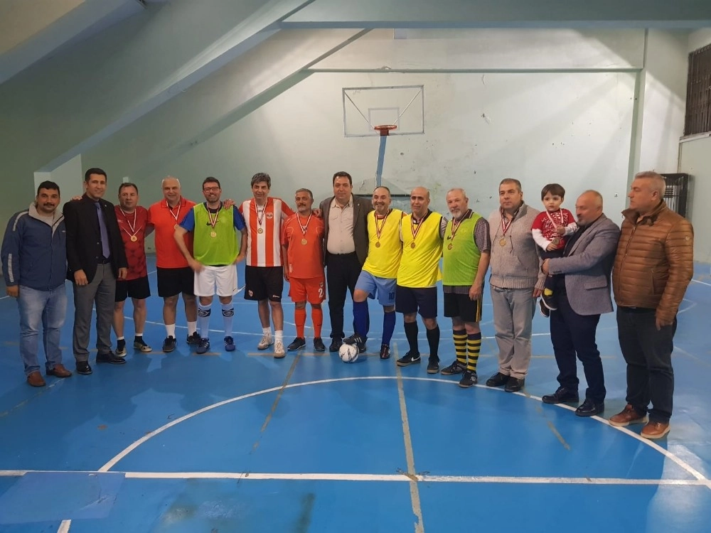 Futsalda 40 Yıllık Örnek Birlikteliğe Askfden Madalyalı Tebrik