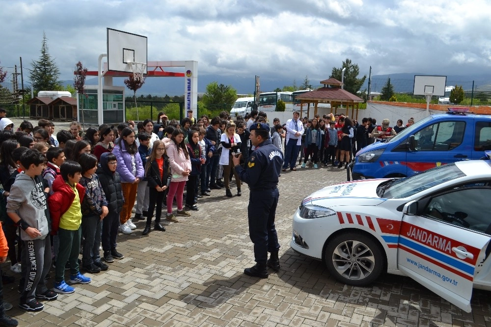 Jandarmadan Öğrencilere Trafik Eğitimi