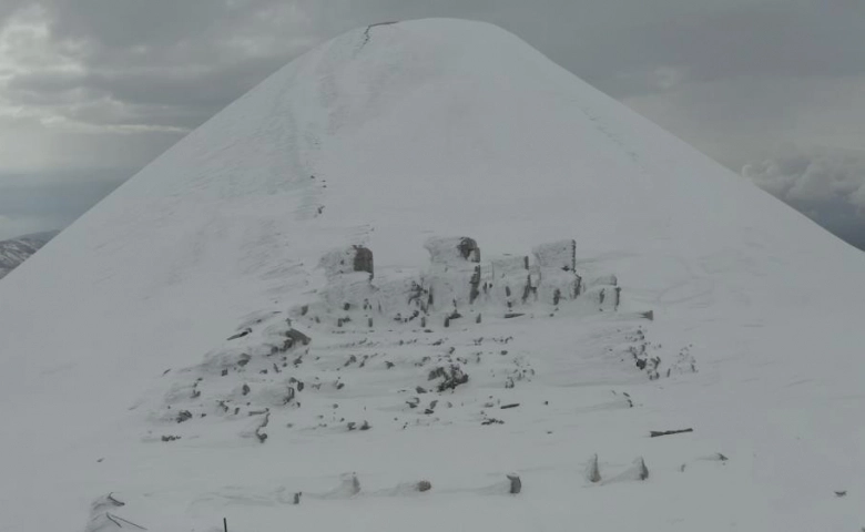 Kar ve tipi nedeniyle Nemrut Dağı yolu ulaşıma kapandı