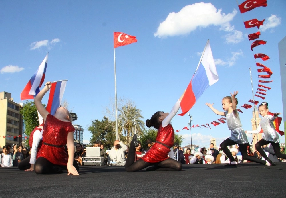 Dünya Çocukları Antalyada Buluştu