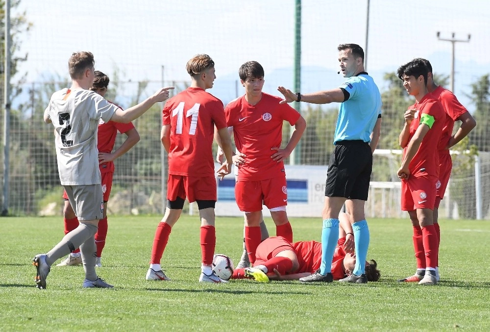 Antalyaspor U15 Takımı Gençlik Turnuvasında