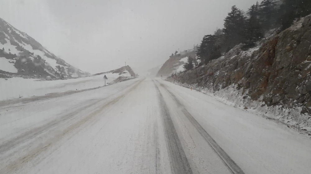 Antalya-Konya Karayolunda Kar Yağışı Trafiği Aksattı