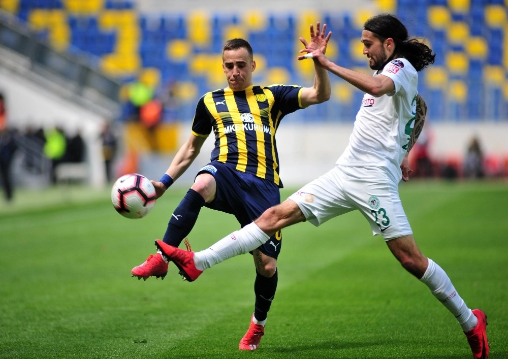 Spor Toto Süper Lig: Mke Ankaragücü: 0 - Atiker Konyaspor: 0 (İlk Yarı)