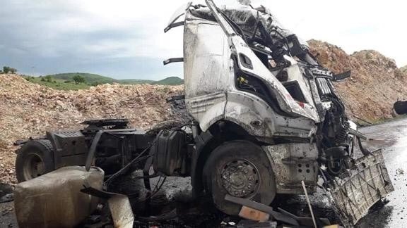 Şanlıurfada Zift Yüklü Tanker Devrildi: 1 Yaralı