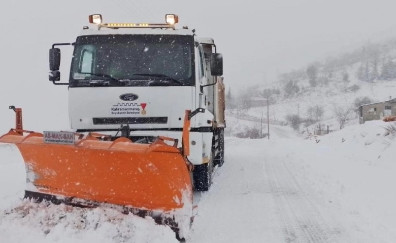 Kahramanmaraş’ta karda kapanan yollar açılıyor