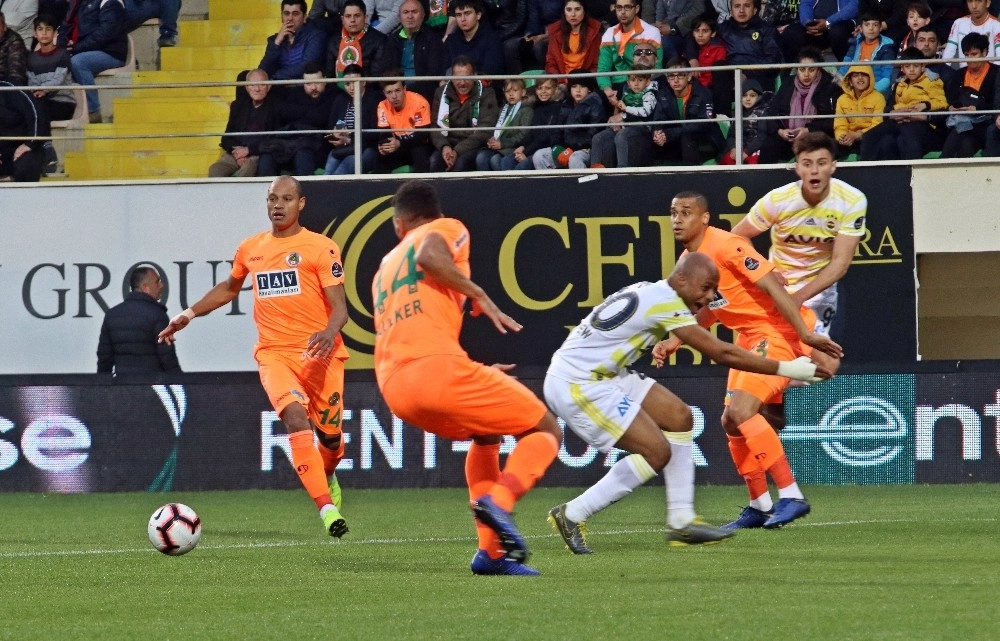 Spor Toto Süper Lig: Aytemiz Alanyasopr: 0 - Fenerbahçe: 0 (İlk Yarı)