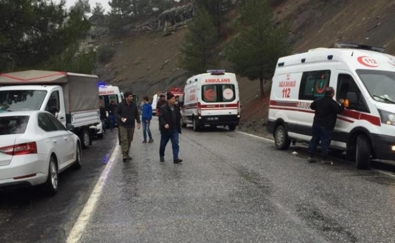 Kahramanmaraş'ta Otomobil uçuruma yuvarlandı: 4 yaralı