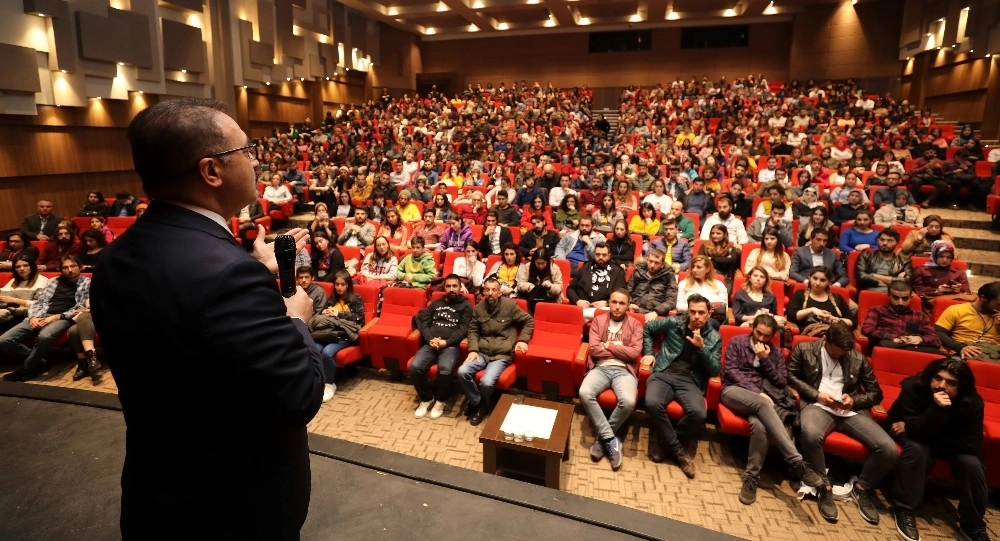 Gaünde Gerçekleşen Tiyatro Festivalini 10 Bin Kişi İzledi