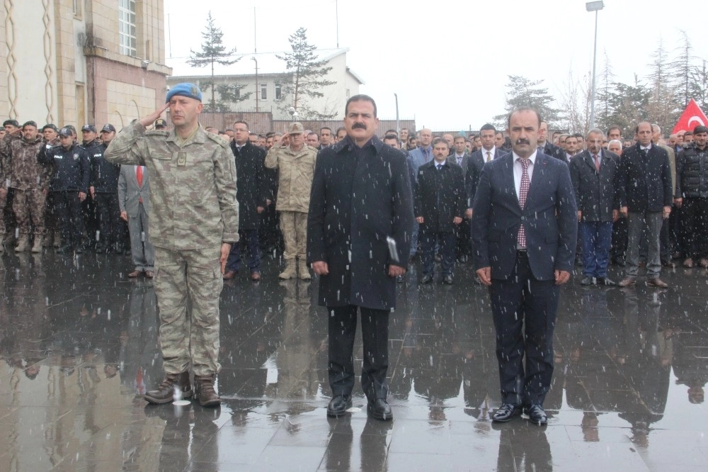 Hakkarinin Kurtuluşu Kar Yağışı Altında Kutlandı