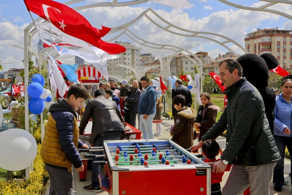 Cumhuriyet Parkında 23 Nisan Coşkusu