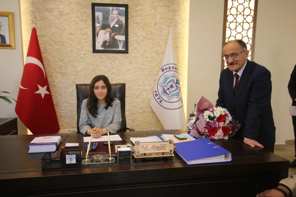 Başkan Bayındır, Makam Koltuğunu İlkokul Öğrencisine Bıraktı