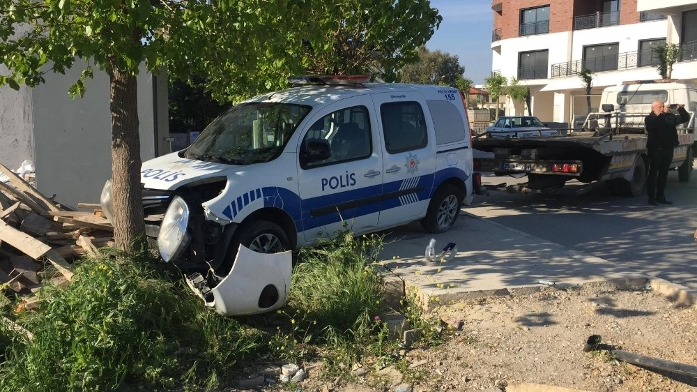 Servis Minibüsü Polis Aracına Çarptı: 1 Ölü, 2Si Polis 3 Yaralı