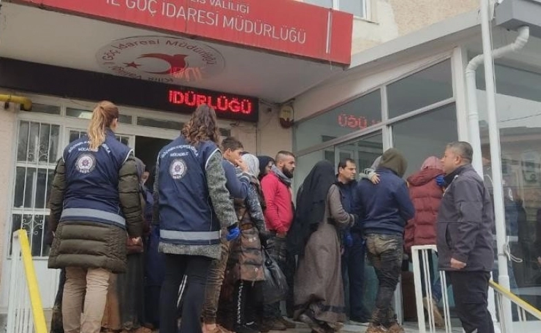 Kilis'te 10 düzensiz göçmen daha yakalandı