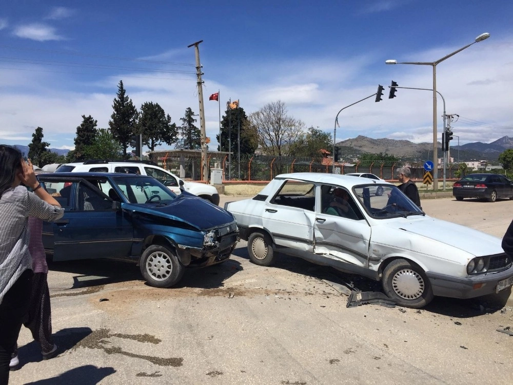 Adanada Trafik Kazası: 3 Yaralı