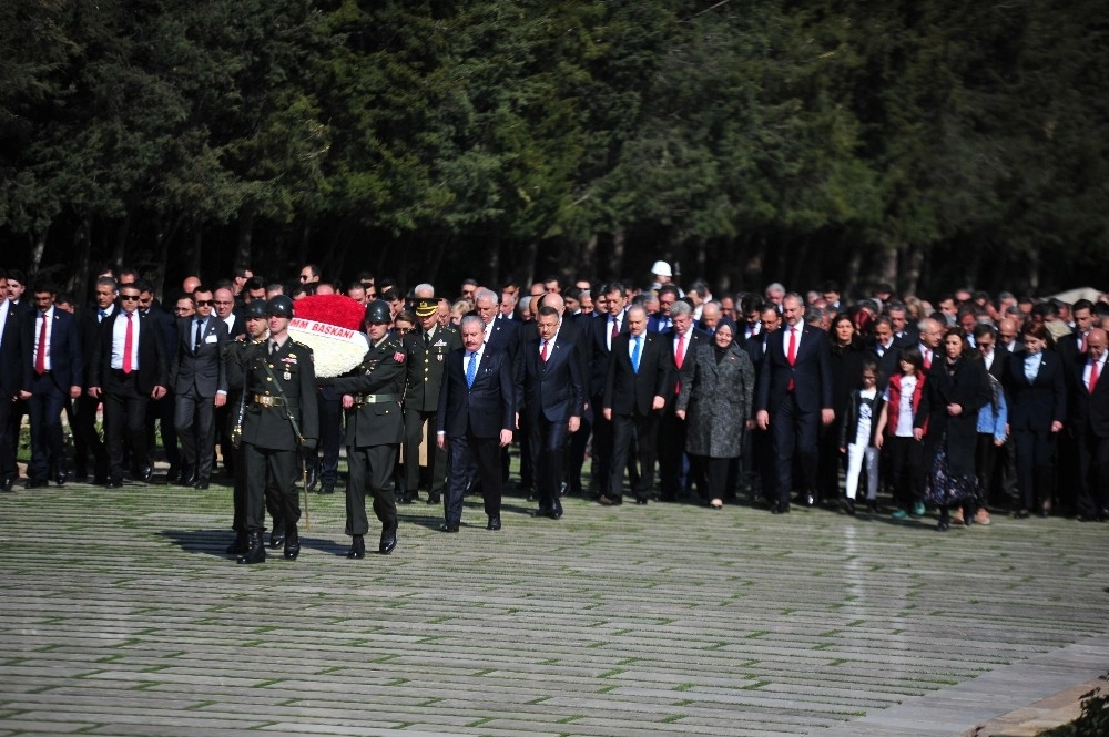 Devlet Erkanı, Anıtkabiri Ziyaret Etti