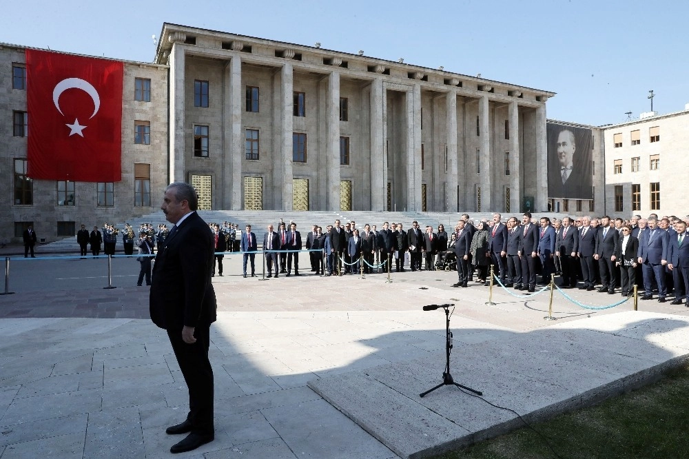 23 Nisan Ulusal Egemenlik Ve Çocuk Bayramı İçin İlk Tören Tbmmde Düzenlendi