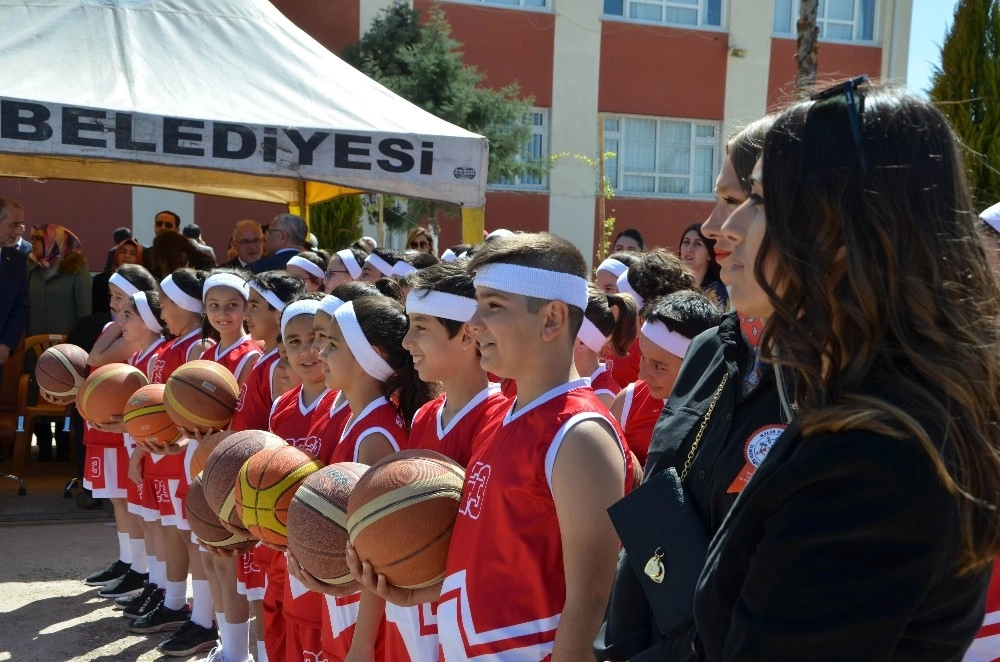 Kilisteki 23 Nisan Kutlamalarında Suriyeli Çocuklar Da Yer Aldı