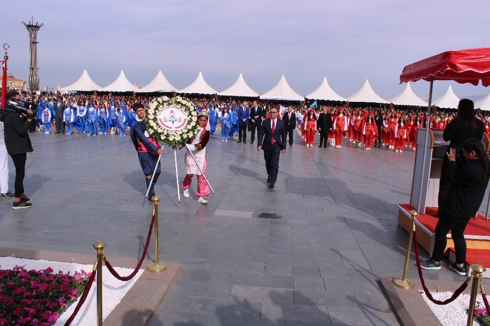 İzmirde 23 Nisan Coşkusu