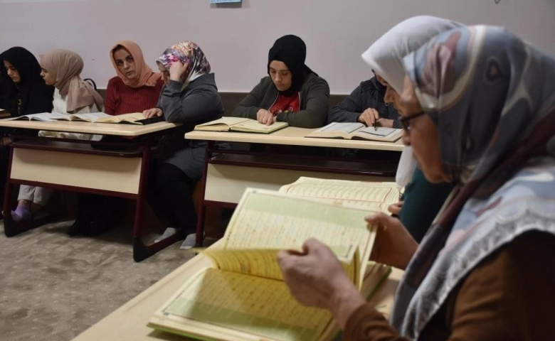 Şahinbey tesislerinde Kur’an-ı Kerim öğreniyorlar