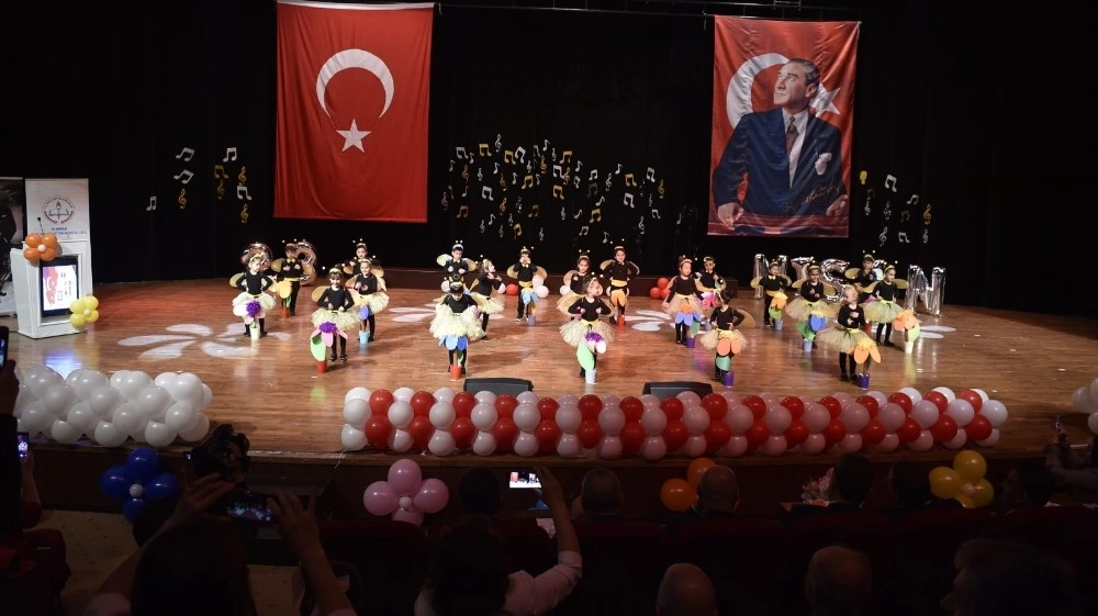 Mamakta 23 Nisan Coşkuyla Kutlandı