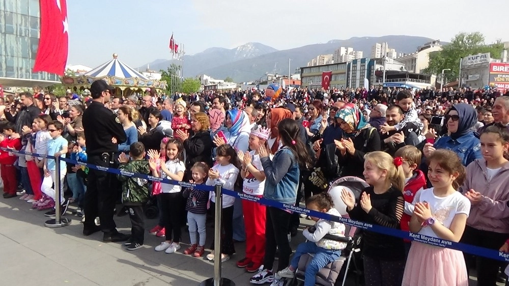 Jandarma Konserine Yüzlerce İnsan Akın Etti