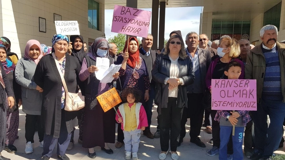 Kanser Hastalarından Mahalleye Kurulan Baz İstasyonuna Tepki