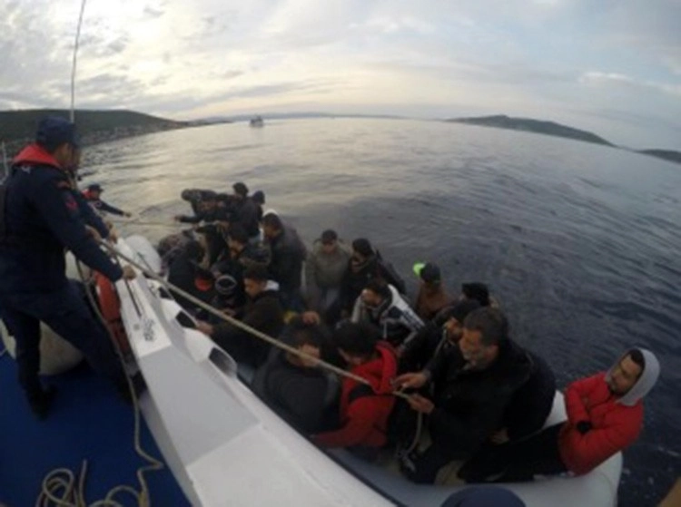 Çocuk Bayramında 4Ü Çocuk 30 Düzensiz Göçmen Yakalandı