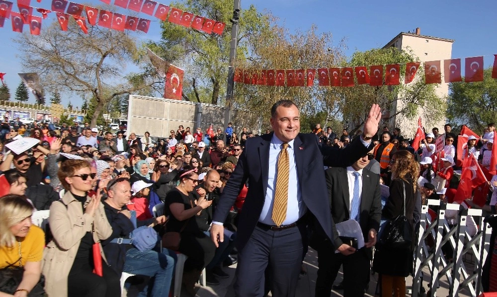 Bin Çocuk Anıtparktan Atasına Seslendi