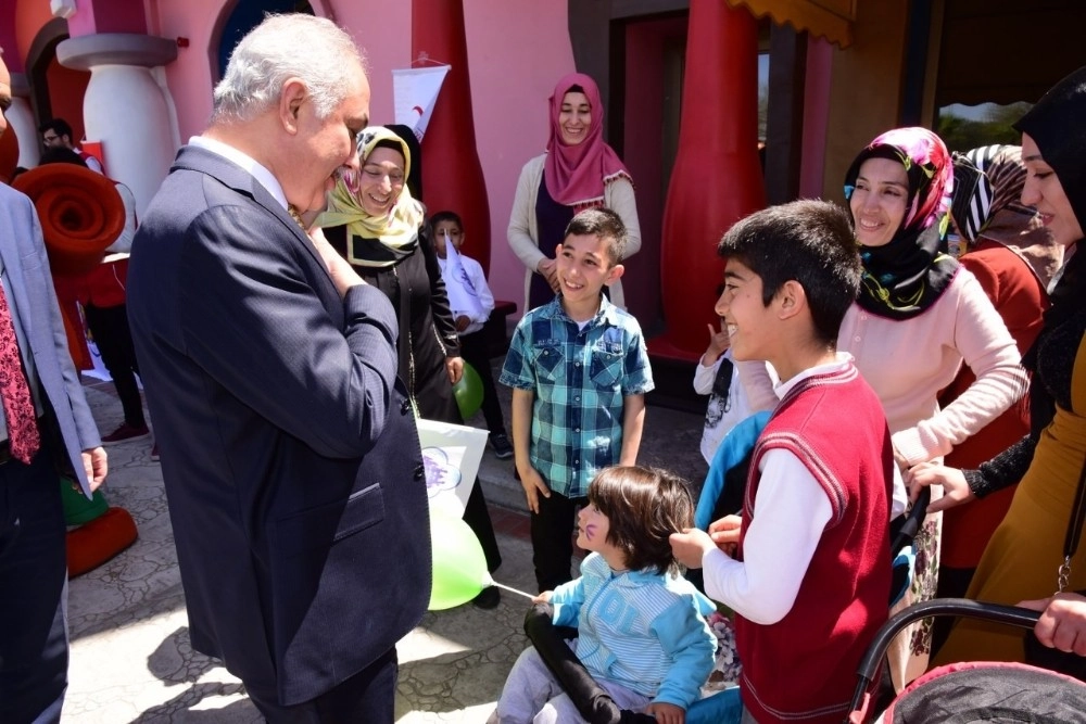 Osmaniyede Çocuk Oyunları Ve Oyuncakları Festivali