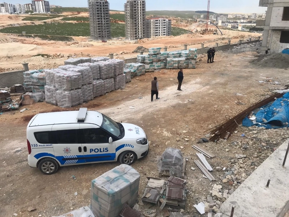 Gaziantep'te İki Genç Kız El Ele Tutarak İntihar Girişiminde bulundu