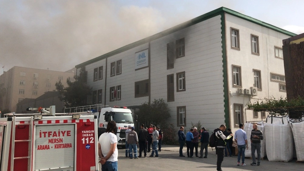 Mersin Serbest Bölgede Çıkan Yangın Korkuttu