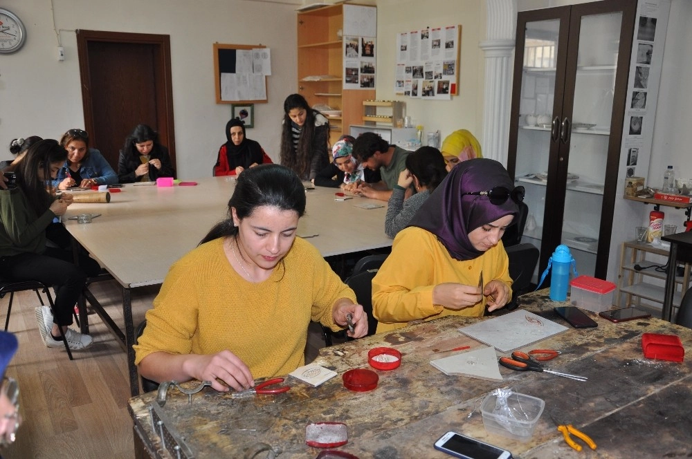 Telkari Sanatı Kızıltepeli Kadınların Ellerinde Şekilleniyor