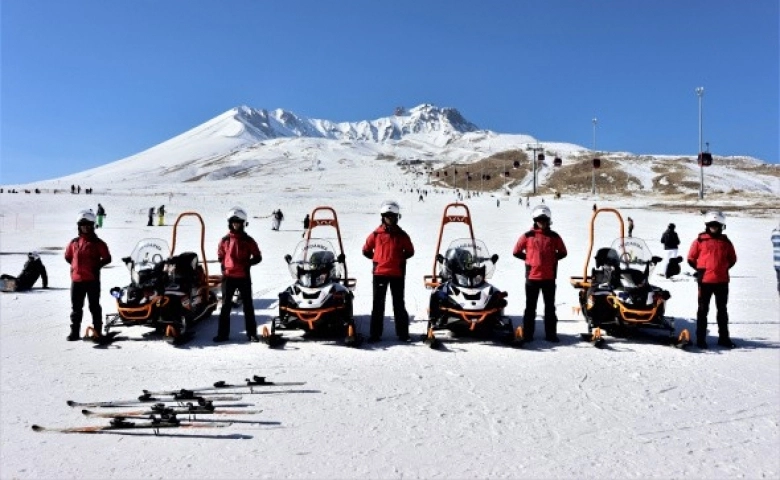 Kayseri Erciyes Dağı’nda kar ve kayak keyfi